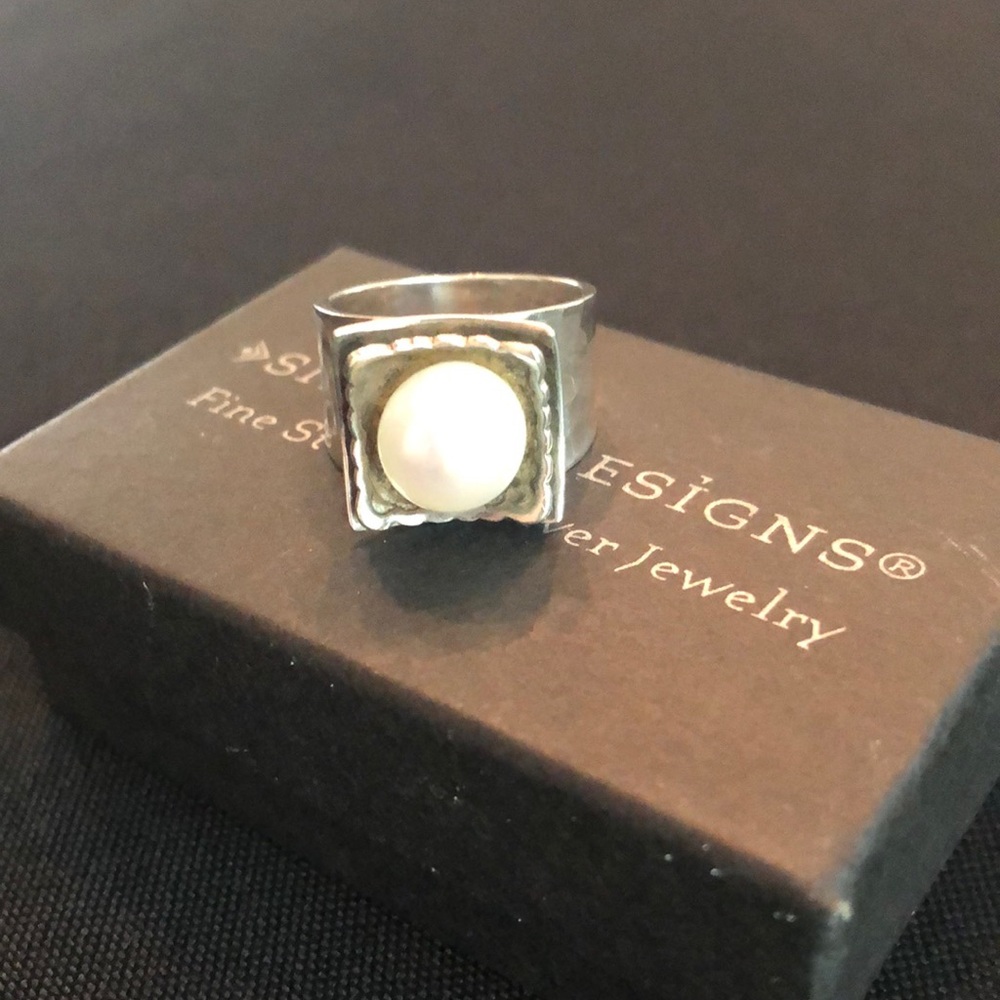 Pearl ring with hammered silver band.